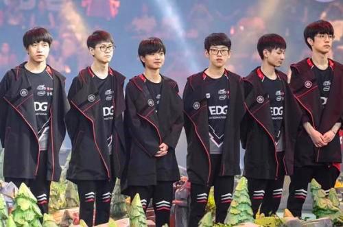 巴萨阵中不 巴萨阵中不